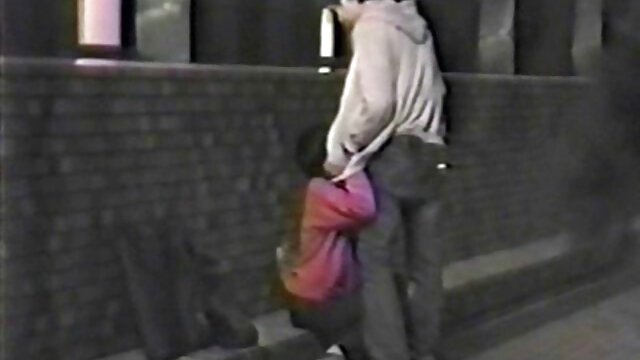 Yasmine se folla a la nena Chanell en una diversión lesbianas haciendo masajes lésbica con arnés