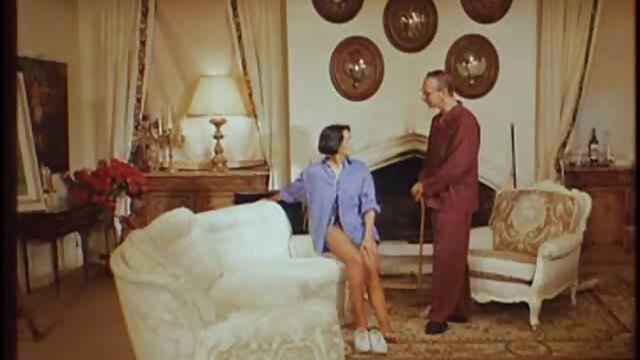 Adolescente aficionado xxx trio de lesbianas b03