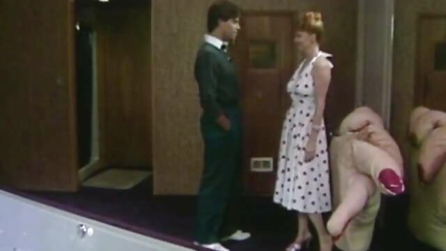 Pareja lesbianas fornicando follando en toneladas de posiciones diferentes