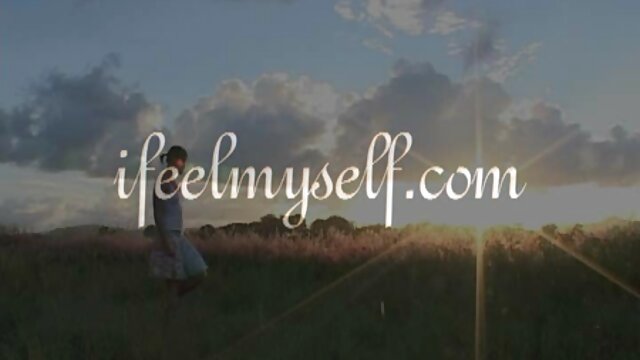 Pareja de lesbianas calientes en un jacuzzi serviporno lesviano