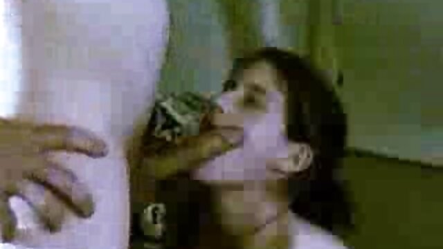 Trío lesvianas haciendolo alemán en la oficina