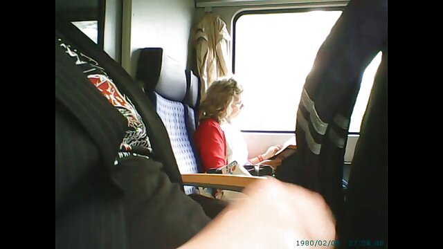 Parece que te vendría bien una buena paja lenta JOI lesbianas cogiendo rico