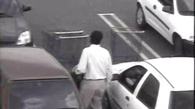 Trina peliculas x lesbianas follada en la parte trasera de un coche