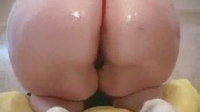 A Daria Glover realmente le encanta golpear en los bares lebianas cojiendo