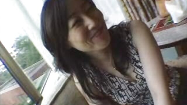 Milf tetona le enseña a la petardas hd lesbianas adolescente Amber cómo follar e intercambiar semen