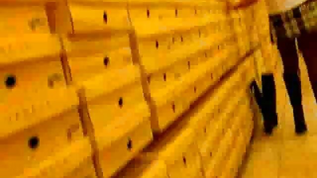 Teenie Showers, ¡y puedes verlo serviporno lesvianas todo!